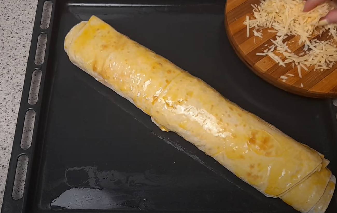 Рулет з лаваша з м'ясом: проста і смачна вечеря за 40 хвилин